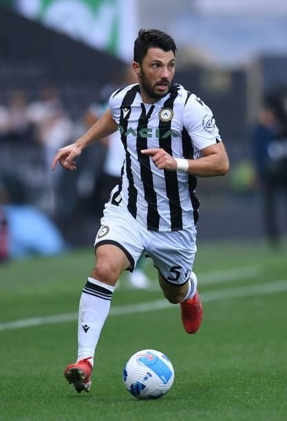 Tolgay Arslan of Udinese Calcio in action during the Serie A match between Udinese Calcio and ACF Fiorentina at Dacia Arena on September 26, 2021 in...