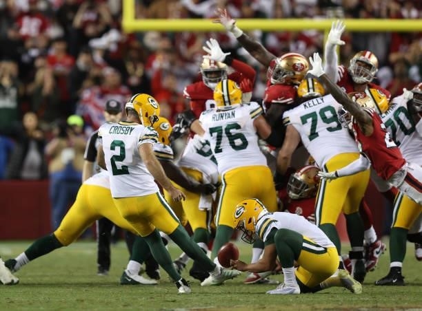 Mason Crosby of the Green Bay Packers kicks the game-winning field goal against the San Francisco 49ers in the game at Levi's Stadium on September...