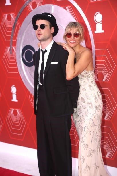 Tom Sturridge and Sienna Miller attend the 74th Annual Tony Awards at Winter Garden Theater on September 26, 2021 in New York City.