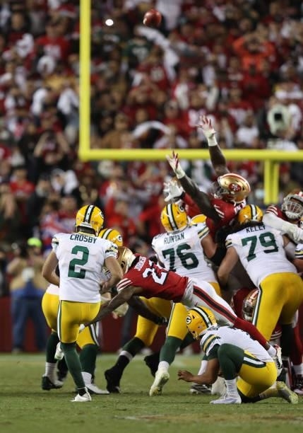 Mason Crosby of the Green Bay Packers kicks the game-winning field goal against the San Francisco 49ers in the game at Levi's Stadium on September...