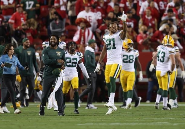 The Green Bay Packers celebrate after defeating the San Francisco 49ers in the game at Levi's Stadium on September 26, 2021 in Santa Clara,...