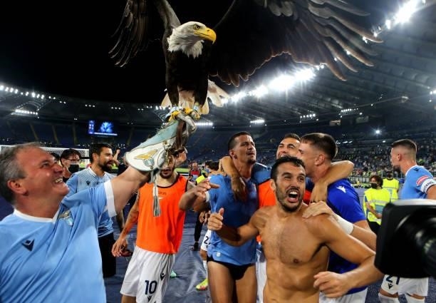 Pedro Rodriguez of SS Lazio and his team mates greets the fans and celebrates the victory ,during the Serie A match between SS Lazio and AS Roma at...
