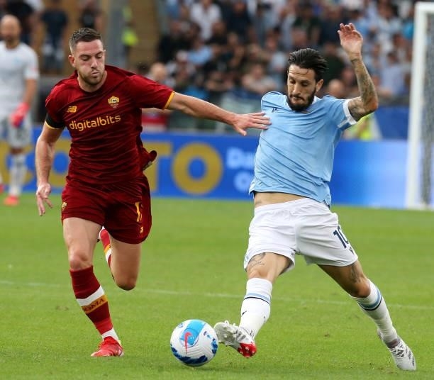 Luis Alberto of SS Lazio competes for the ball with Jordan Veretout of AS Roma ,during the Serie A match between SS Lazio and AS Roma at Stadio...