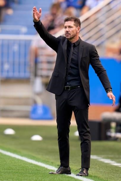 Diego Pablo Simeone, Manager of Atletico de Madrid reacts during the La Liga Santander match between Deportivo Alaves and Club Atletico de Madrid at...