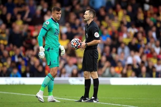 Karl Darlow of Newcastle United reacts to Referee Jarred Gillett during the Premier League match between Watford and Newcastle United at Vicarage...