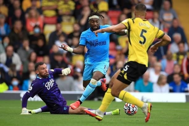 Allan Saint-Maximin of Newcastle United and Ben Foster of Watford during the Premier League match between Watford and Newcastle United at Vicarage...
