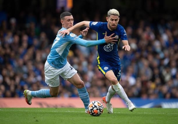 Jorginho of Chelsea and Phil Foden of Manchester City during the Premier League match between Chelsea and Manchester City at Stamford Bridge on...