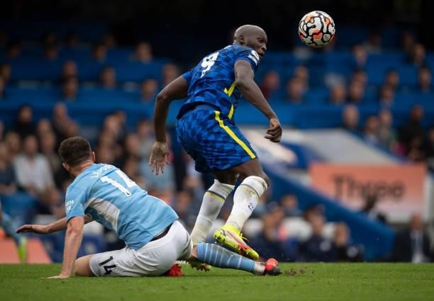 Romelu Lukaku of Chelsea and Aymeric Laporte of Manchester City during the Premier League match between Chelsea and Manchester City at Stamford...