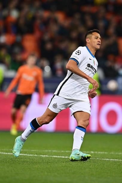 Alexis Sanchez of FC Internazionale in action during the UEFA Champions League group D match between Shakhtar Donetsk and Inter at Metalist Stadium...