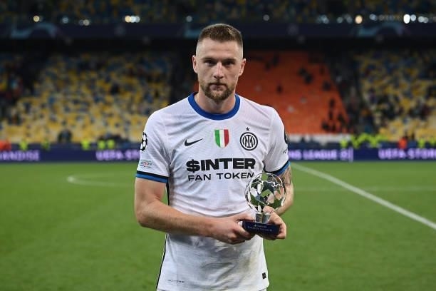 Milan Skriniar of FC Internazionale receives the award as player of the match at the end of the UEFA Champions League group D match between Shakhtar...