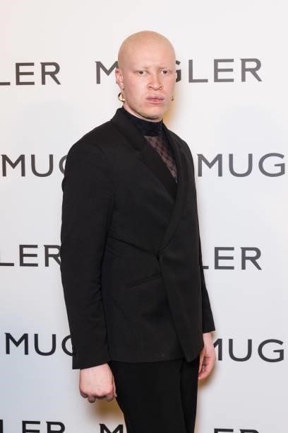 Model Shaun Ross attends the "Thierry Mugler : Couturissime