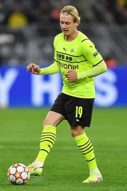 Julian Brandt of Dortmund runs with the ball during the UEFA Champions League group C match between Borussia Dortmund and Sporting CP at Signal Iduna...