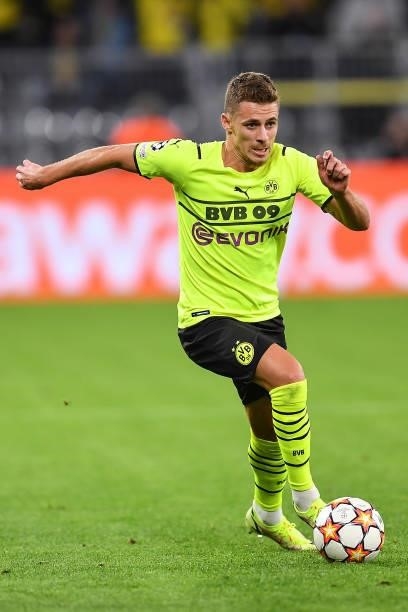 Thorgan Hazard of Dortmund runs with the ball during the UEFA Champions League group C match between Borussia Dortmund and Sporting CP at Signal...