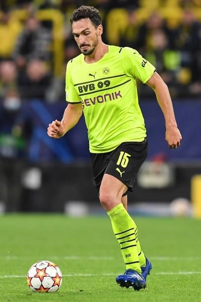 Mats Hummels of Dortmund runs with the ballduring the UEFA Champions League group C match between Borussia Dortmund and Sporting CP at Signal Iduna...