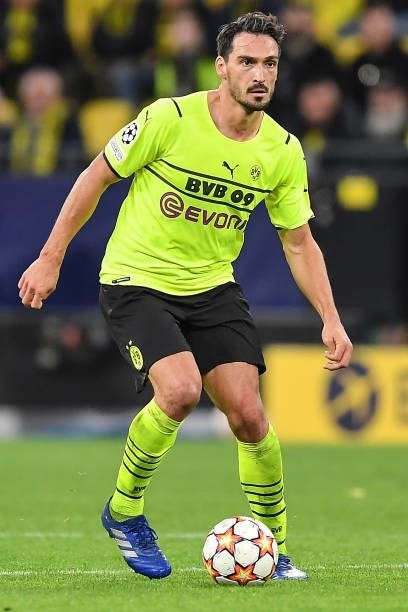 Mats Hummels of Dortmund runs with the ballduring the UEFA Champions League group C match between Borussia Dortmund and Sporting CP at Signal Iduna...