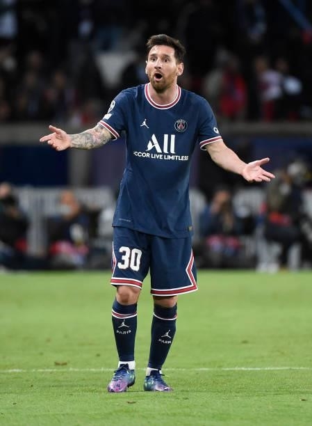 Lionel Messi of Paris Saint-Germain appeals to the assistant referee during the UEFA Champions League group A match between Paris Saint-Germain and...
