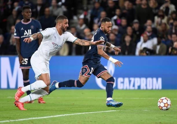Kyle Walker of Manchester City and Neymar of Paris Saint-Germain during the UEFA Champions League group A match between Paris Saint-Germain and...