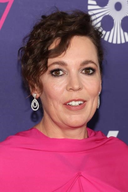 Olivia Colman attends the premiere of "The Lost Daughter