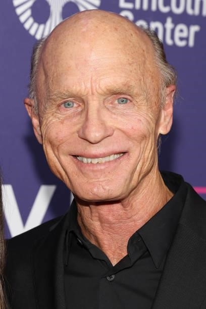 Ed Harris attends the premiere of "The Lost Daughter