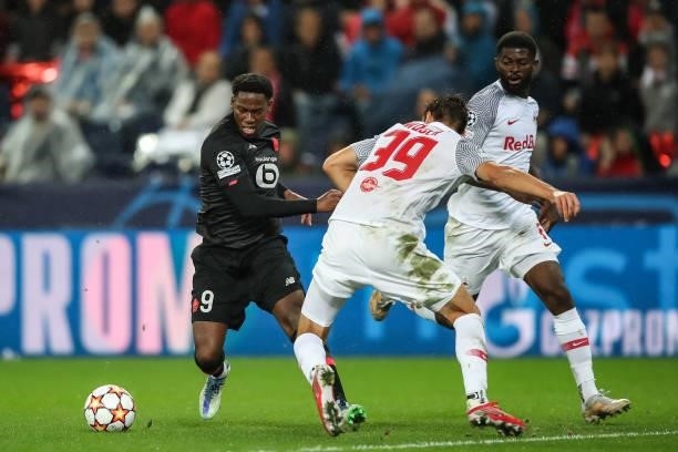 Jonathan David of Lille OSC is tackled by Maximilian Woeber of FC Red Bull Salzburg during the UEFA Champions League group G match between FC Red...