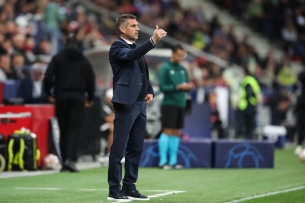 Jocelyn Gourvennec, Head coach of Lille OSC gestures during the UEFA Champions League group G match between FC Red Bull Salzburg and Lille OSC at...
