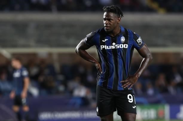 Duvan Zapata of Atalanta BC looks on during the UEFA Champions League group F match between Atalanta and BSC Young Boys at Gewiss Stadium on...