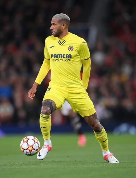 Etienne Capoue of Villarreal runs with the ball during the UEFA Champions League group F match between Manchester United and Villarreal CF at Old...