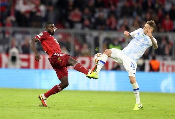 Dayot Upamecano of FC Bayern Muenchen vies with Denys Garmash of Dynamo Kiew during the UEFA Champions League group E match between FC Bayern München...