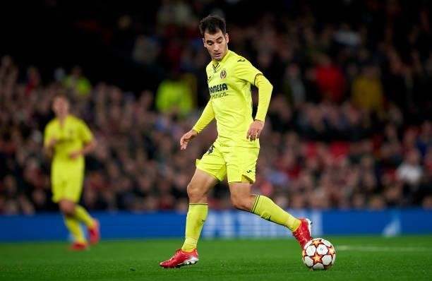 Manuel Trigueros of Villarreal CF in action during the UEFA Champions League group F match between Manchester United and Villarreal CF at Old...