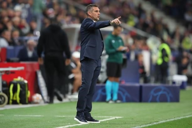Jocelyn Gourvennec, Head coach of Lille OSC gestures during the UEFA Champions League group G match between FC Red Bull Salzburg and Lille OSC at...