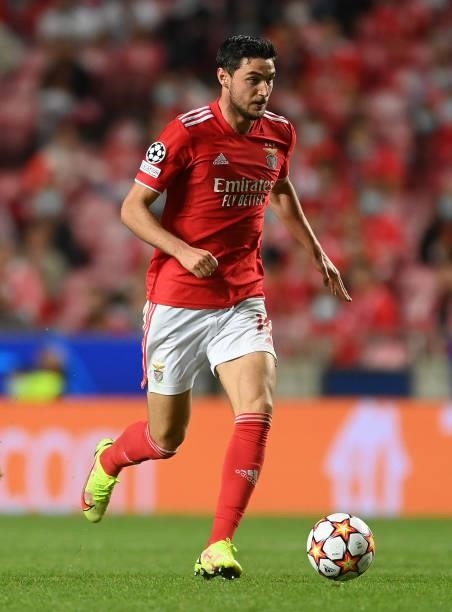Roman Yaremchuk of SL Benfica runs with the ball during the UEFA Champions League group E match between SL Benfica and FC Barcelona at Estadio da Luz...