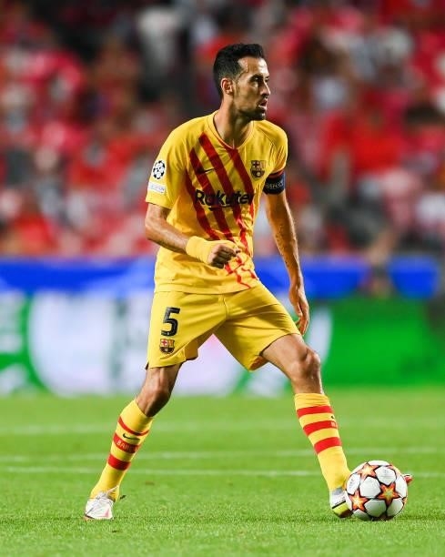 Sergio Busquets of FC Barcelona runs with the ball during the UEFA Champions League group E match between SL Benfica and FC Barcelona at Estadio da...