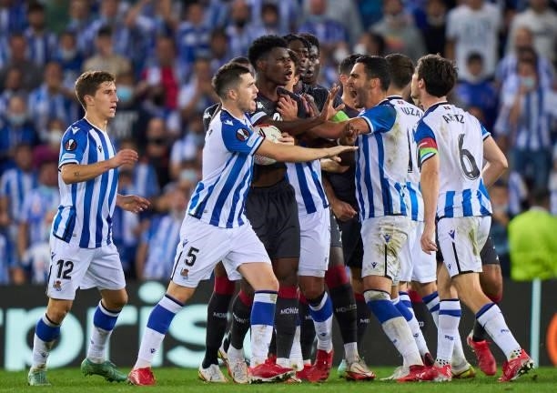 Players of Real Sociedad and Players of AS Monaco argue during the UEFA Europa League group B match between Real Sociedad and AS Monaco at Estadio...