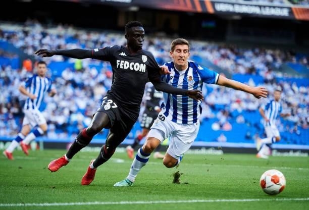 Aihen Munoz of Real Sociedad duels for the ball with Kreppin Diatta of AS Monaco during the UEFA Europa League group B match between Real Sociedad...