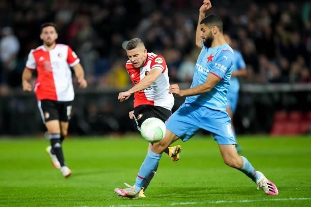 Bryan Linssen of Feyenoord has a shot at goal during the UEFA Conference League Group Stage match between Feyenoord and Slavia Prague at Stadion...
