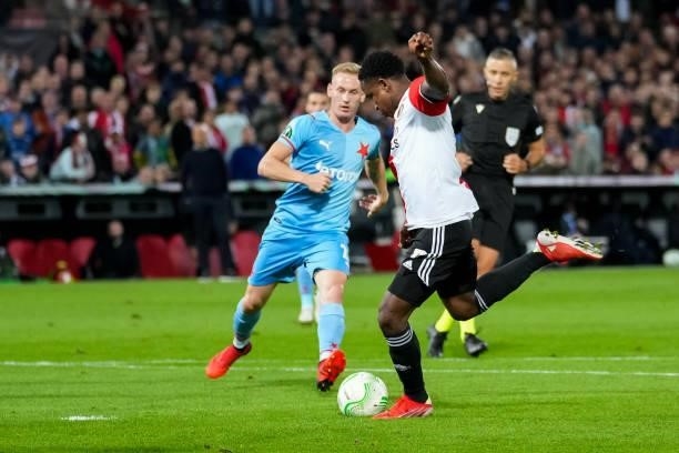 Luis Sinisterra of Feyenoord has a shot at goal during the UEFA Conference League Group Stage match between Feyenoord and Slavia Prague at Stadion...