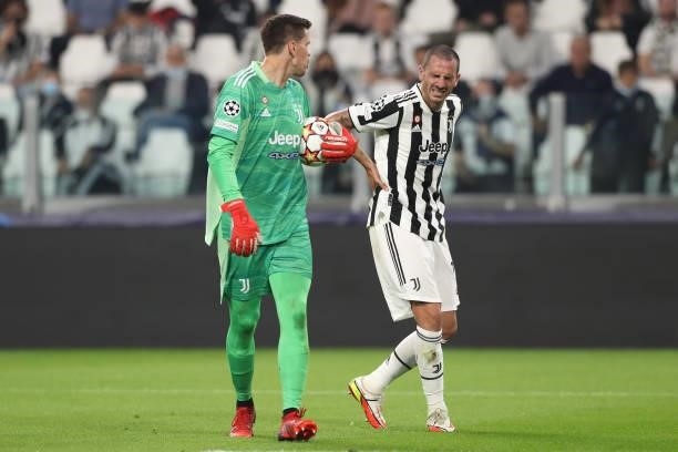 Wojciech Szczesny of Juventus looks on as team mate Leonardo Bonucci of Juventus winces after taking a blow to the back during the UEFA Champions...
