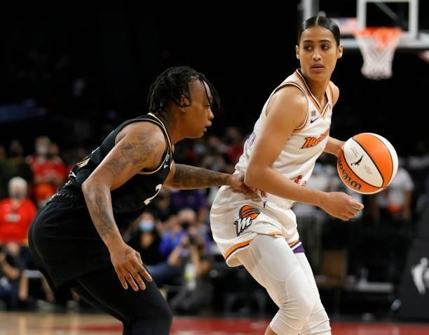 Riquna Williams of the Las Vegas Aces guards Skylar Diggins-Smith of the Phoenix Mercury during Game Two of the 2021 WNBA Playoffs semifinals at...