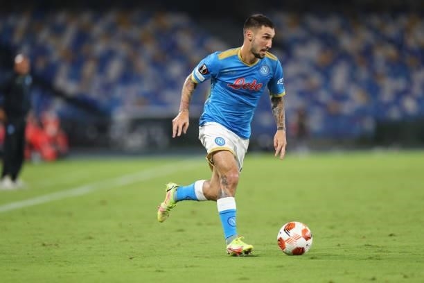 Matteo Politano of SSC Napoli runs with the ball during the UEFA Europa League group C match between SSC Napoli and Spartak Moskva at Stadio Diego...
