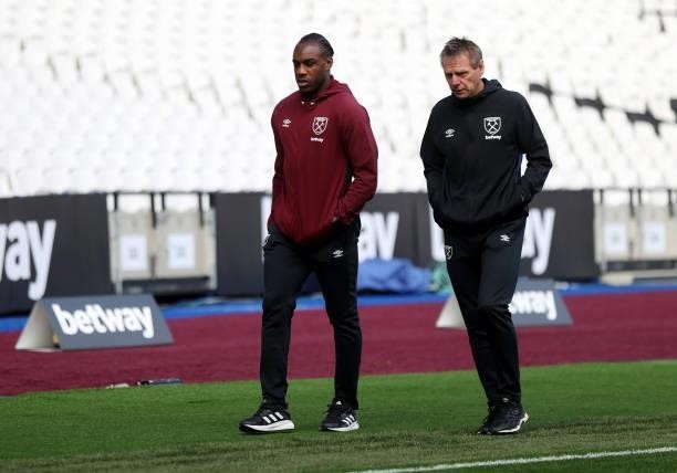 Michail Antonio of West Ham United speaks with Stuart Pearce as they arrive at the stadium prior to the Premier League match between West Ham United...
