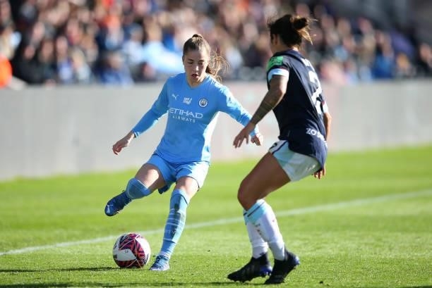 Jess Park of Manchester City Women takes on Zaneta Wyne of West Ham United Women during the Barclays FA Women's Super League match between Manchester...