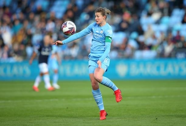 Ellen White of Manchester City Women controls the ball during the Barclays FA Women's Super League match between Manchester City Women and West Ham...