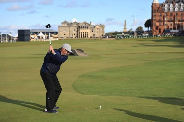 Huey Lewis of The United States plays his tee shot on the 18th hole during the final round of The Alfred Dunhill Links Championship on The Old Course...