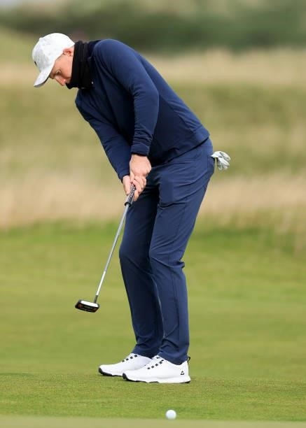 Joe Root of England the England Test cricket captain putts on the 16th hole during the final round of The Alfred Dunhill Links Championship on The...