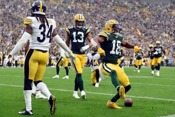 Randall Cobb of the Green Bay Packers catches the ball for a touchdown during the second quarter against the Pittsburgh Steelers at Lambeau Field on...