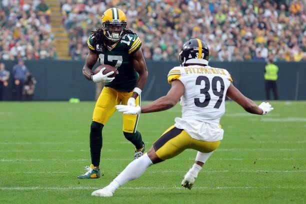 Davante Adams of the Green Bay Packers catches the ball and is tackled by Minkah Fitzpatrick of the Pittsburgh Steelers during the second quarter at...