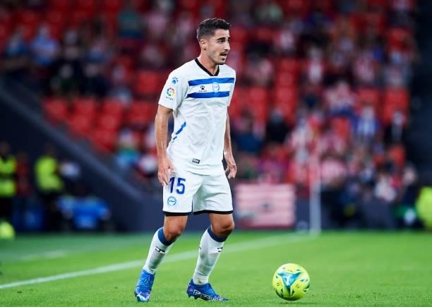 Toni Moya of Deportivo Alaves in action during the Laliga Santander match between Athletic Club and Deportivo Alaves at San Mames Stadium on October...