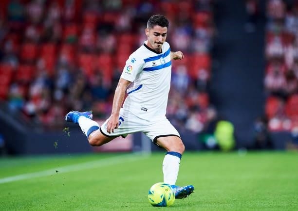 Toni Moya of Deportivo Alaves in action during the Laliga Santander match between Athletic Club and Deportivo Alaves at San Mames Stadium on October...