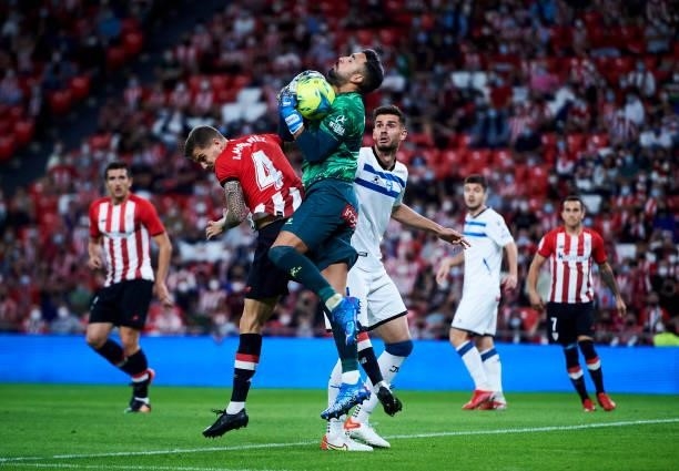 Fernando Pacheco of Deportivo Alaves in action during the Laliga Santander match between Athletic Club and Deportivo Alaves at San Mames Stadium on...