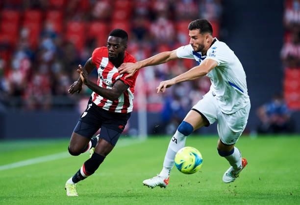 Matt Miazga of Deportivo Alaves duels for the ball with Inaki Williams of Athletic Club during the Laliga Santander match between Athletic Club and...